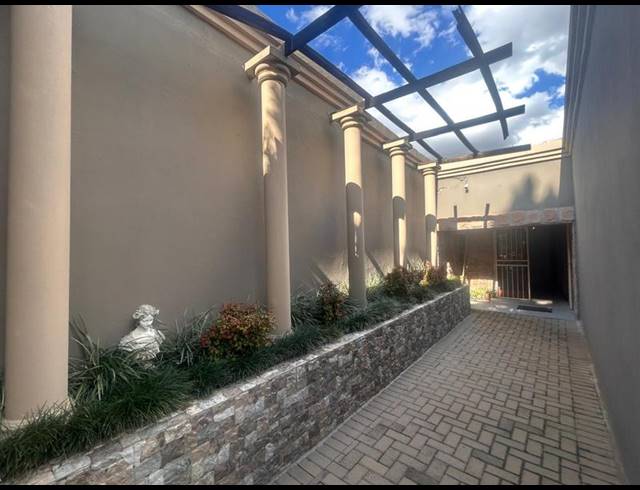 5 BEDROOM HOUSE FOR SALE IN MEYERVILLE